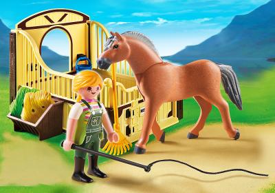 Caballo fiordo noruego con establo
