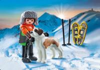 Senderista con San Bernardo