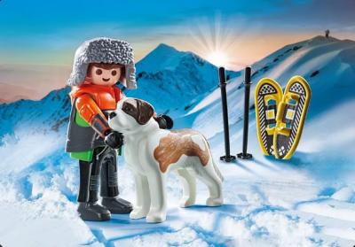 Senderista con San Bernardo